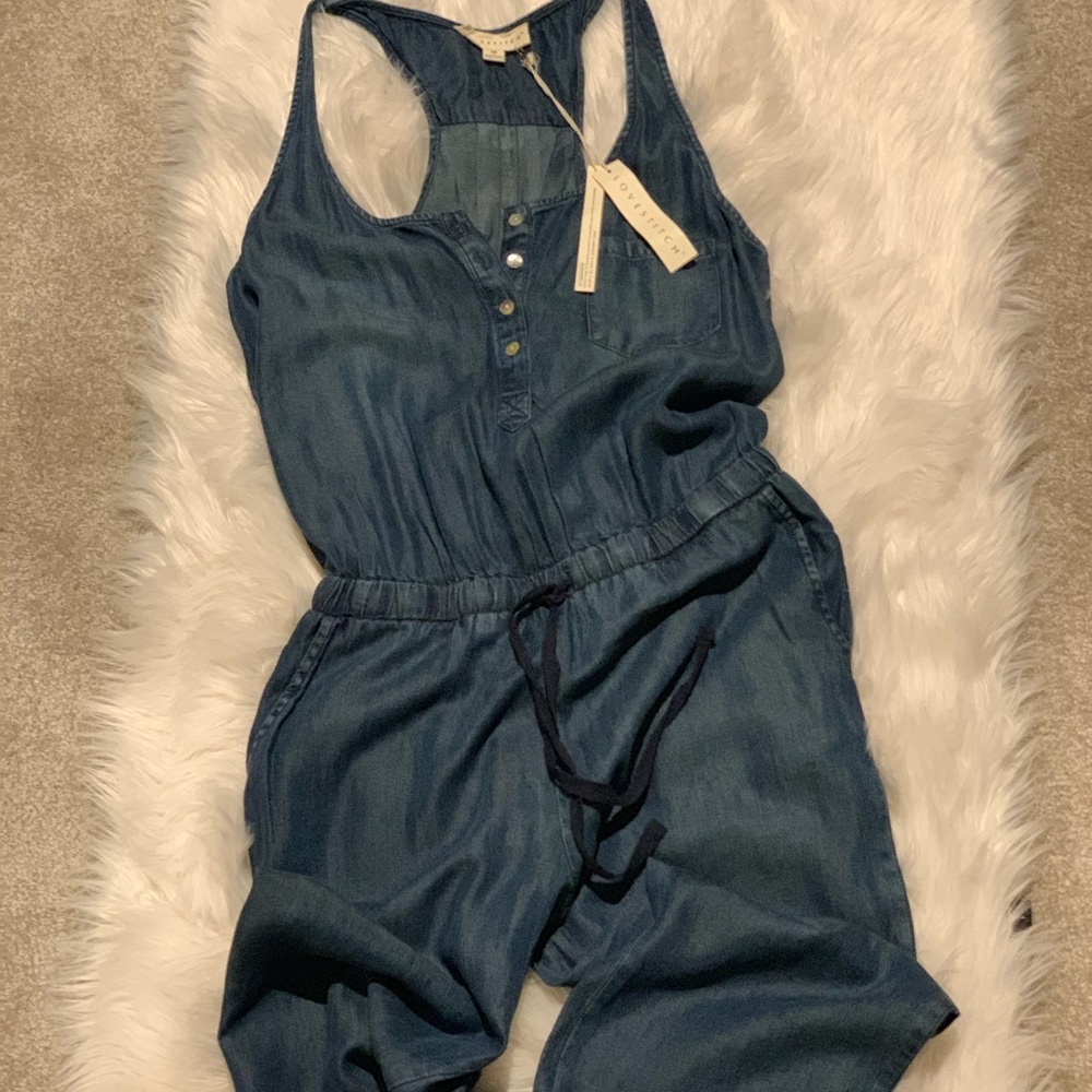 Jumpsuit in dark model in light version